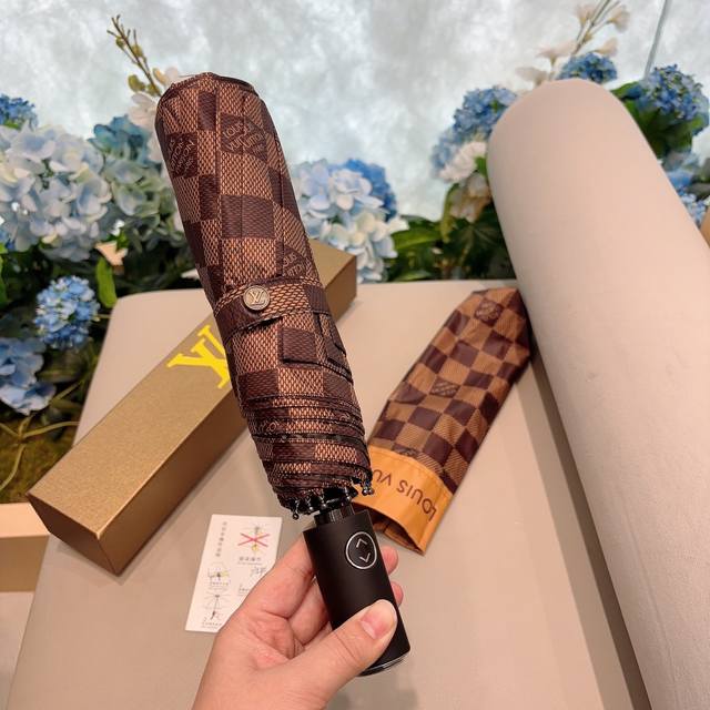 特批 Louis Vuitton 路易威登 棋盘格三折自动折叠晴雨伞 新涂层技术深色伞面 拥有令人惊喜的遮光效果 2色